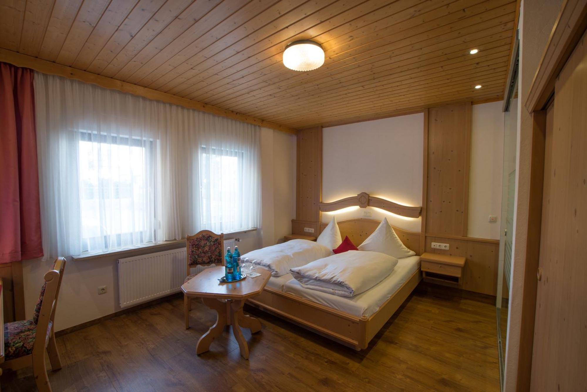 Hotel-Gasthof Weisses Ross Schwaig Exterior foto